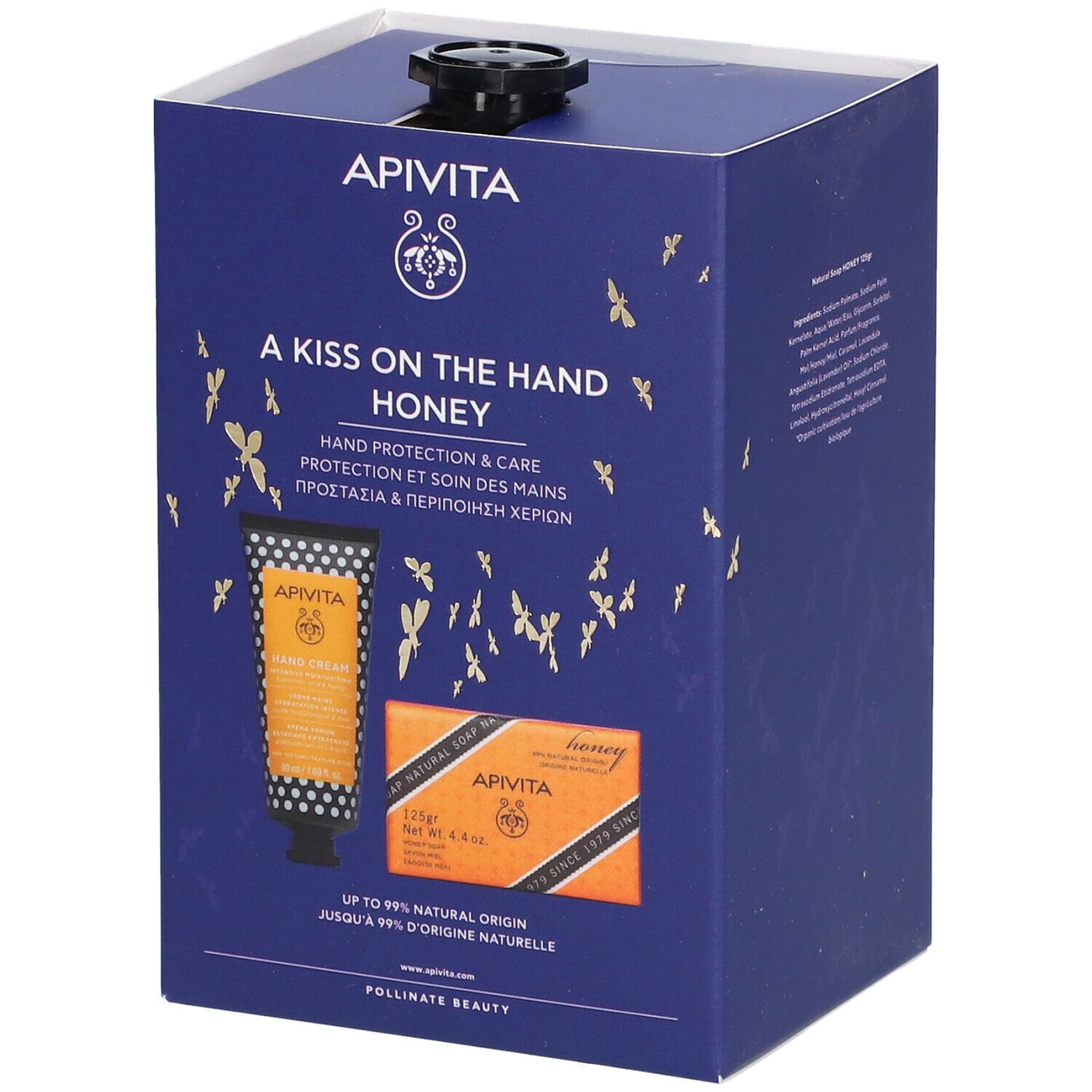 Blau-weiße Verpackung mit Produktabbildungen. "A Kiss on the Hand Honey" und "APIVITA" Schriftzug. Enthält Handcreme und Seife.