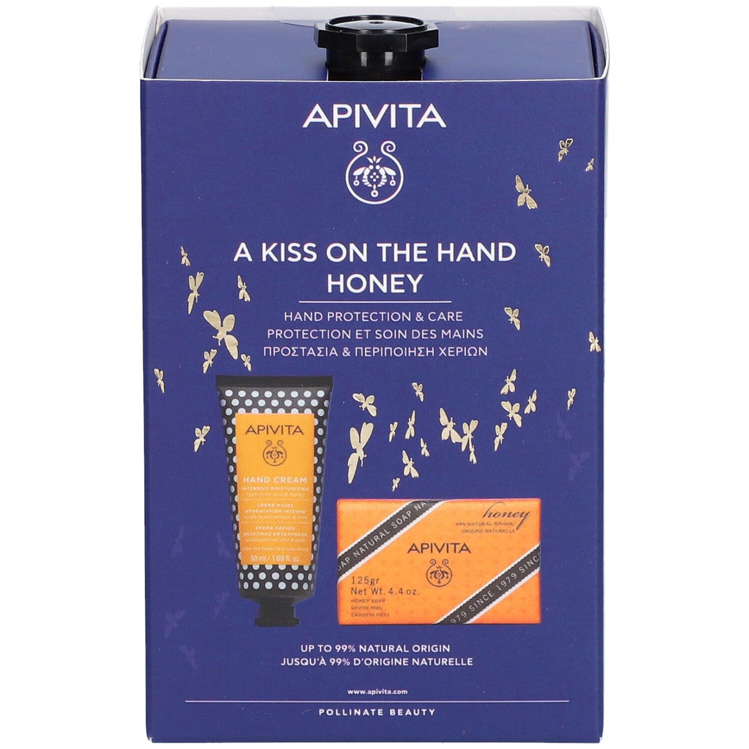 Blau-weiße Verpackung mit Produktabbildungen. "A Kiss on the Hand Honey" und "APIVITA" Schriftzug. Enthält Handcreme und Seife.