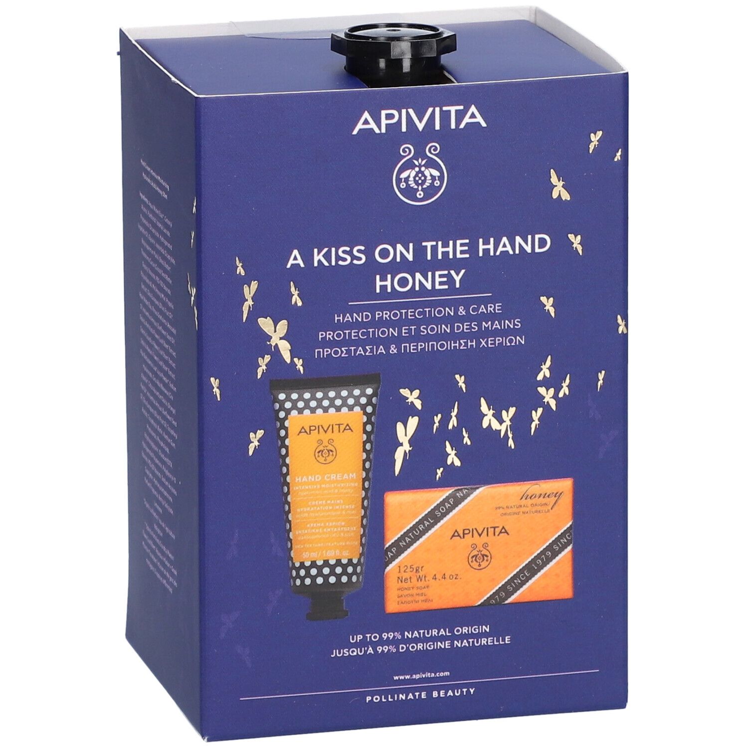 Blau-weiße Verpackung mit Produktabbildungen. "A Kiss on the Hand Honey" und "APIVITA" Schriftzug. Enthält Handcreme und Seife.