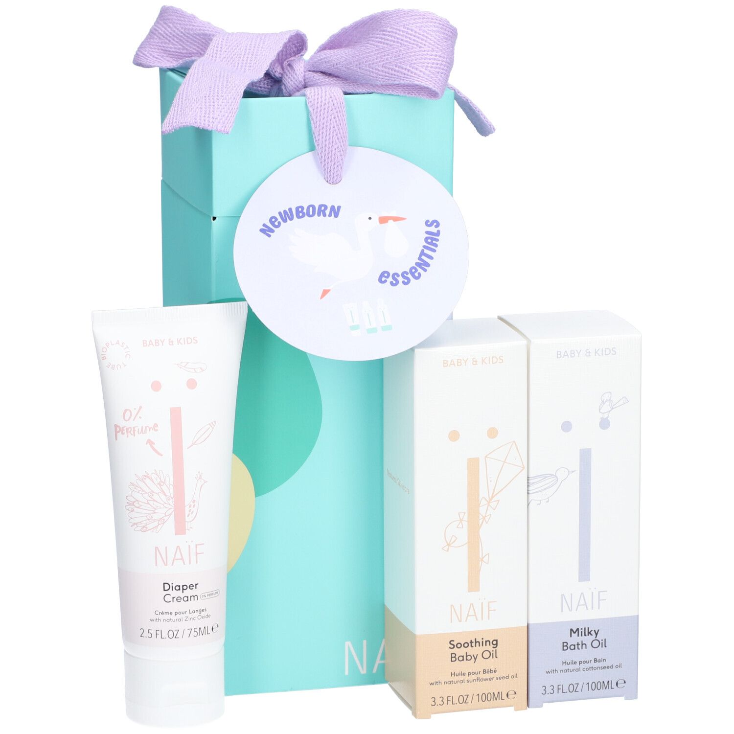 Geschenkset mit Babyprodukten in einer Geschenkbox mit Schleife. Produkte: Windelcreme, Babyöl, Badeöl. Anhänger: Newborn Essentials.