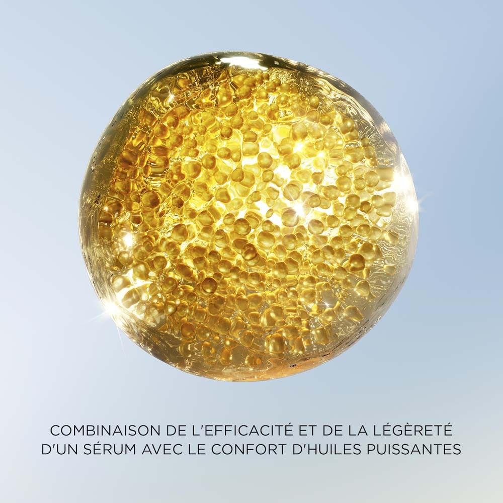 Goldene Kugel mit Serum. Kombination aus Wirksamkeit und Leichtigkeit eines Serums mit dem Komfort von Ölen.