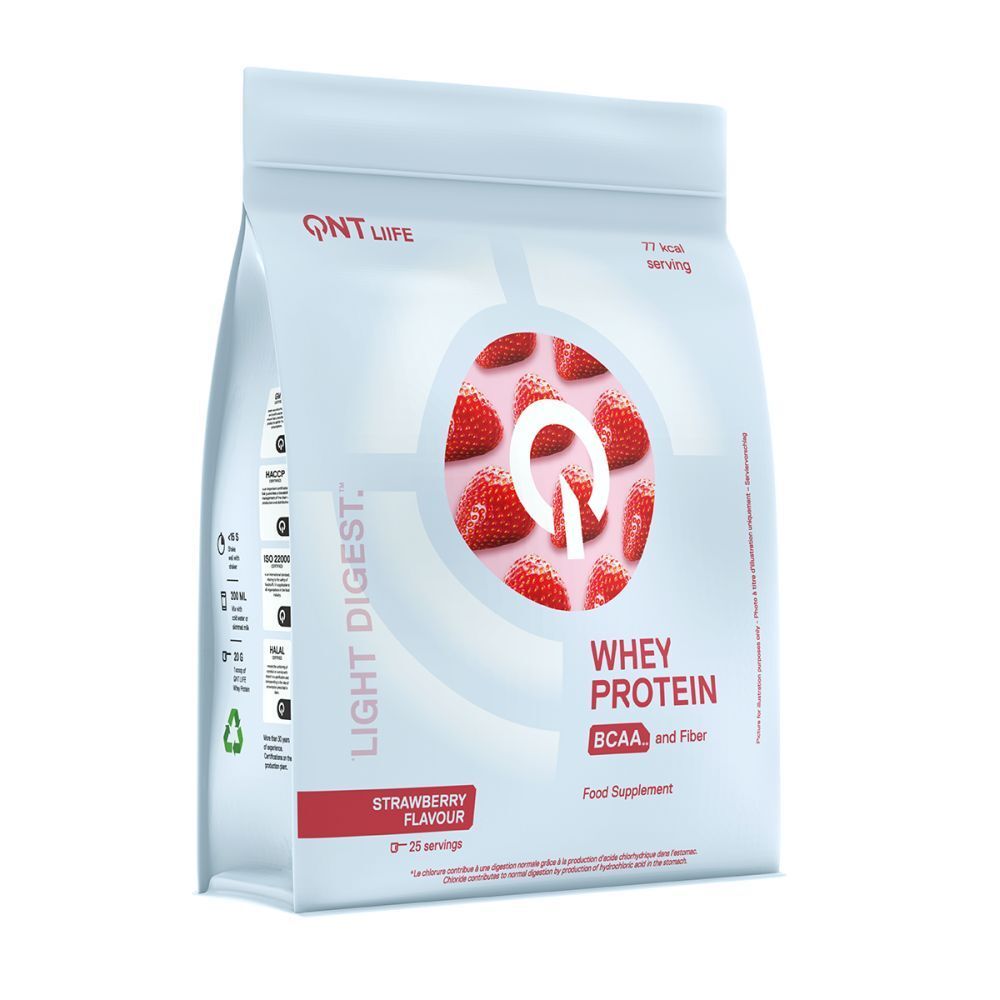 Weiße Verpackung mit QNT-Logo und Erdbeeren. Aufschrift: Whey Protein, BCAA und Ballaststoffe. Erdbeergeschmack.