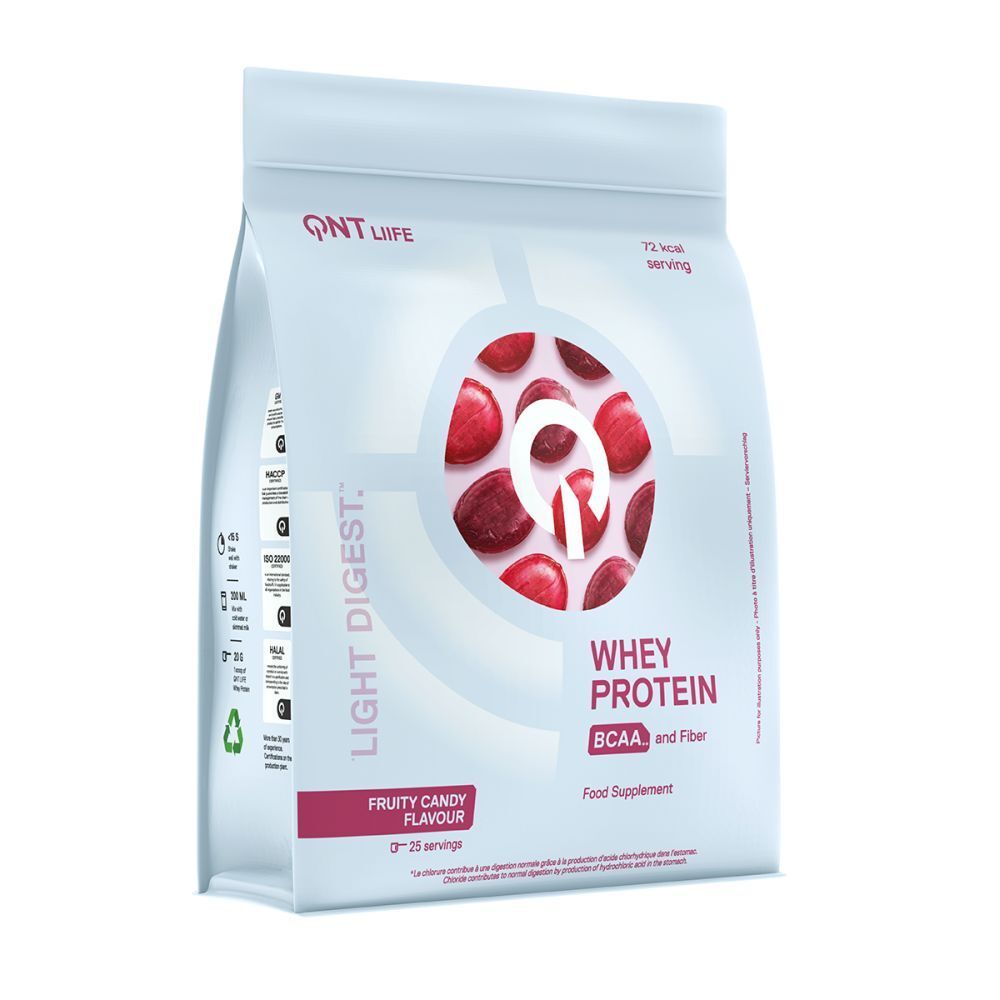 Weißer Beutel mit rotem Inhalt und Aufschrift. Enthält Whey Protein, BCAA und Ballaststoffe. Fruchtiger Candy-Geschmack.