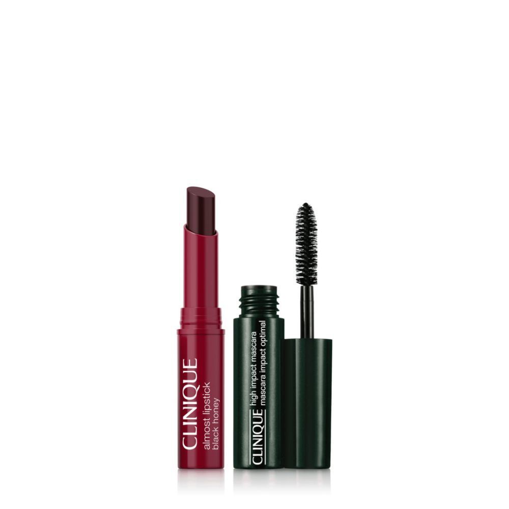 Lippenstift und Mascara. Lippenstift rot, Mascara dunkelgrün. Text: Clinique, almost lipstick, high impact mascara.
