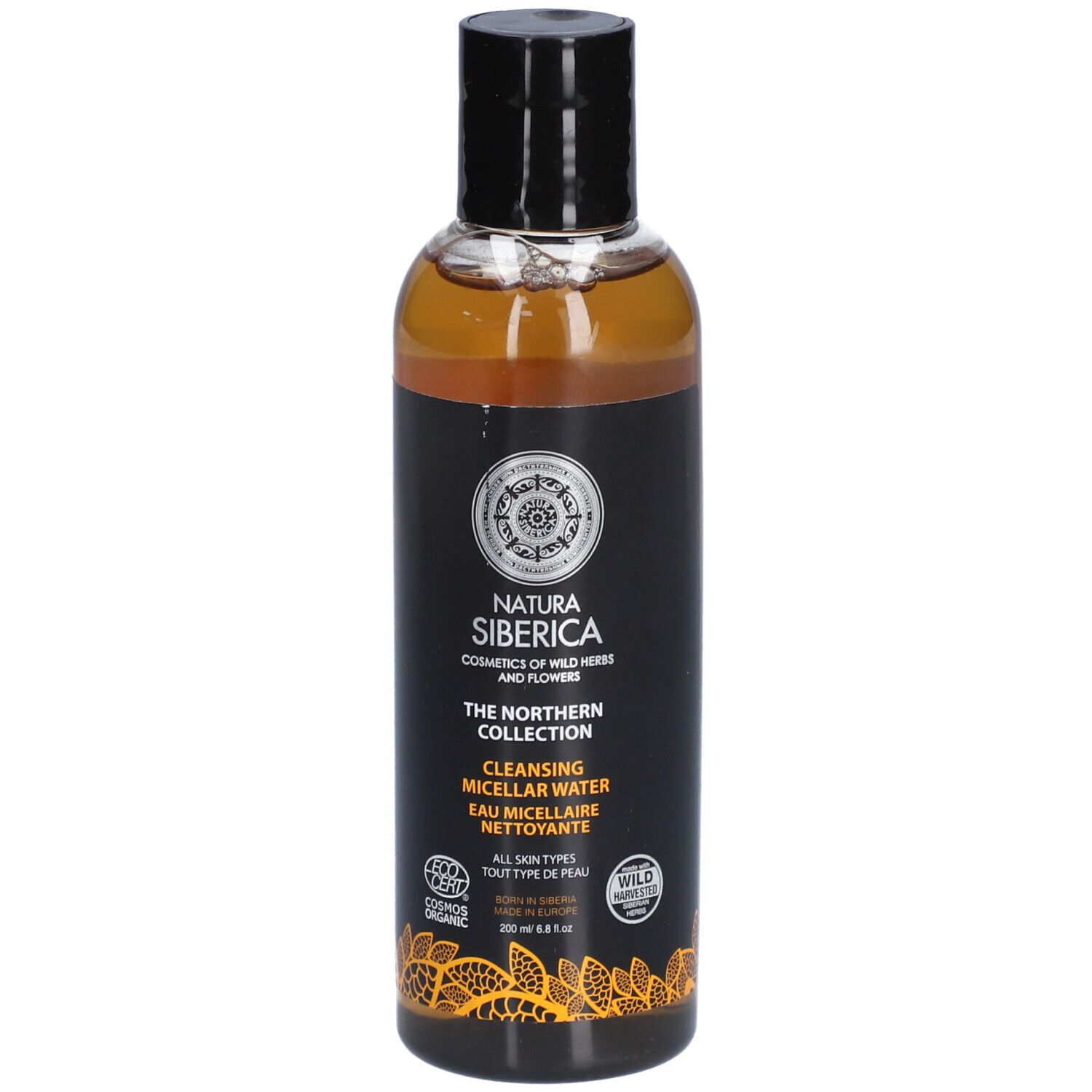 Klare Flasche mit schwarzem Deckel. Schwarzes Etikett mit Produktinformationen und Logo. Text: Natura Siberica, The Northern Collection, Cleansing Micellar Water.
