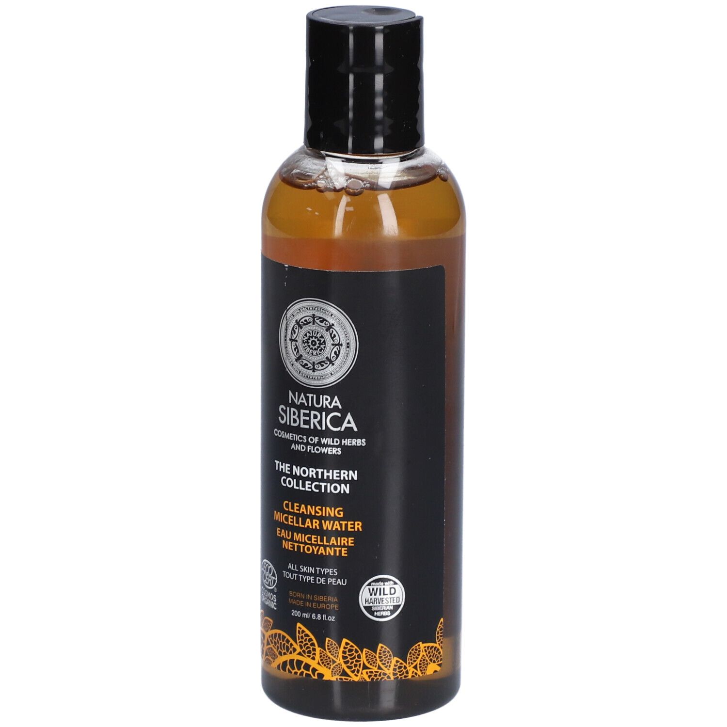 Klare Flasche mit schwarzem Deckel. Schwarzes Etikett mit Produktinformationen und Logo. Text: Natura Siberica, The Northern Collection, Cleansing Micellar Water.