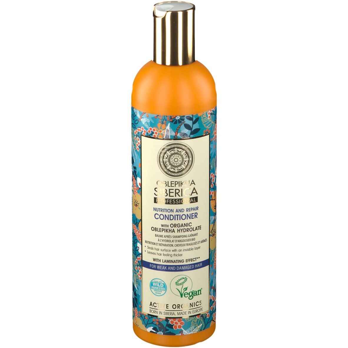 Orangefarbene Flasche mit floralem Muster. Etikett mit Produktinformationen und Logo. Vegan-Siegel.