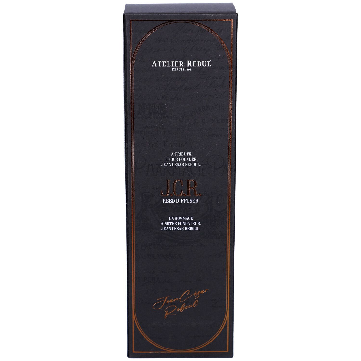 Schwarze Verpackung mit goldfarbenem Rahmen. Text: Atelier Rebul, J.C.R. Reed Diffuser. Unterschrift: Jean Cesar Rebul.