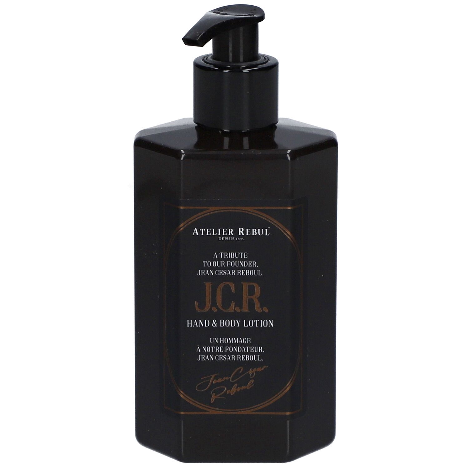 Schwarze Flasche mit Dosierpumpe. Aufschrift: Atelier Rebul J.C.R. Hand & Body Lotion. Text in Gold.