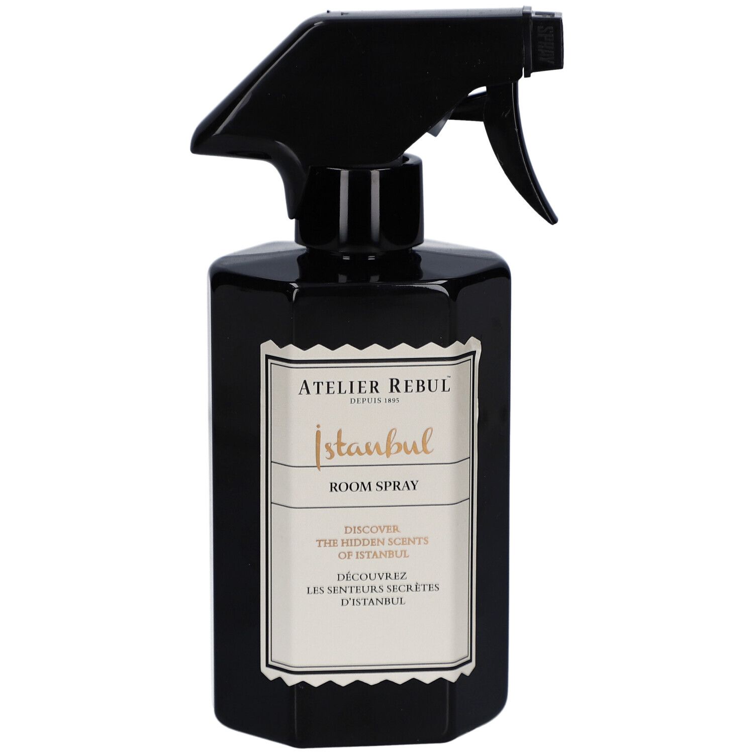 Schwarze Sprühflasche mit weißem Etikett. Auf dem Etikett steht "Atelier Rebul Istanbul Room Spray".