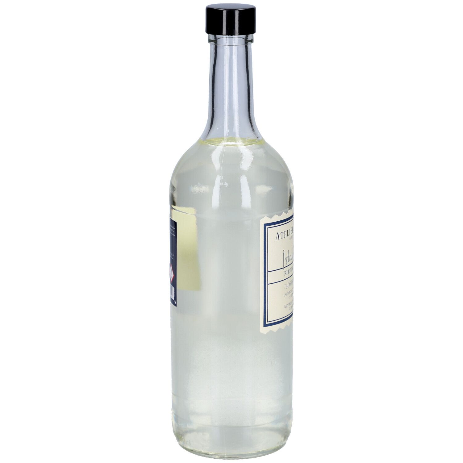 Glasflasche mit schwarzem Deckel und Etikett. Seitenansicht. Aufschrift: Atelier Rebul, Istanbul Bosphorus, Reed Diffuser.