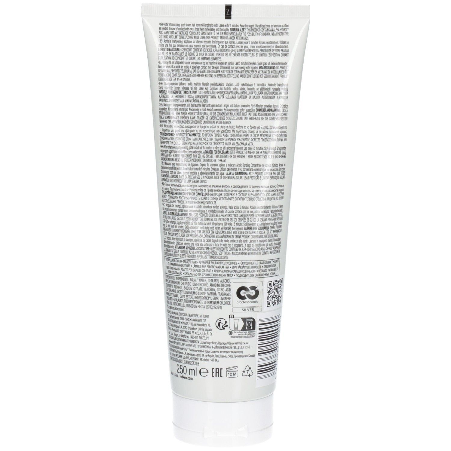 Rückseite einer weißen Tube. Text in mehreren Sprachen. Enthält Informationen zum Produkt und Hersteller. Mit Recycling-Symbolen.
