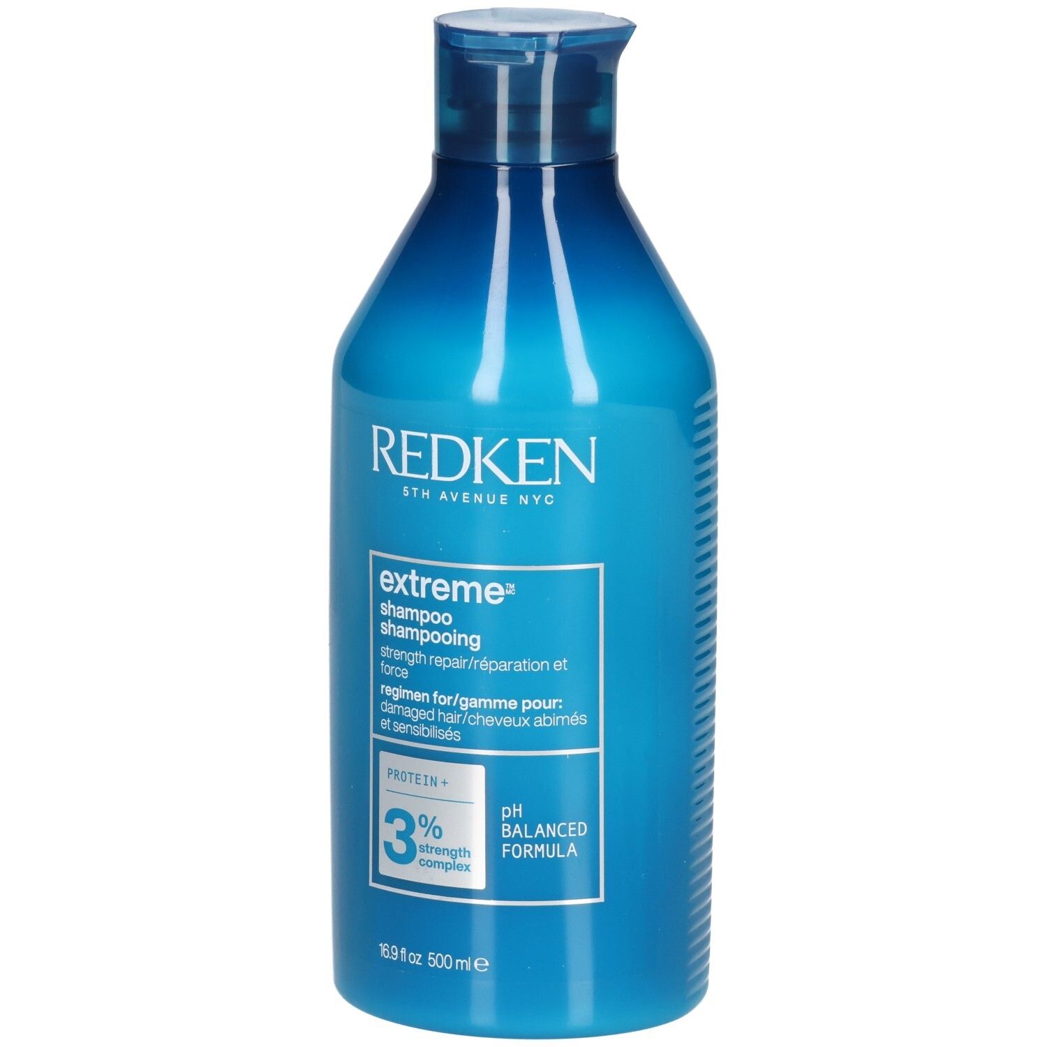 Blaue Shampoo-Flasche. Aufschrift: Redken, extreme shampoo, 3% strength complex, pH balanced formula. 500ml.