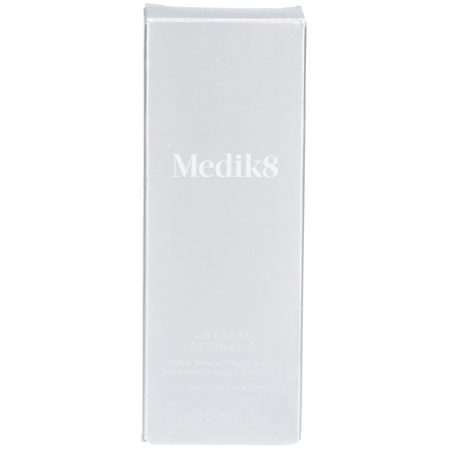 Vorderseite der Medik8 Kristall-Retinol 3 Serum Verpackungsbox.