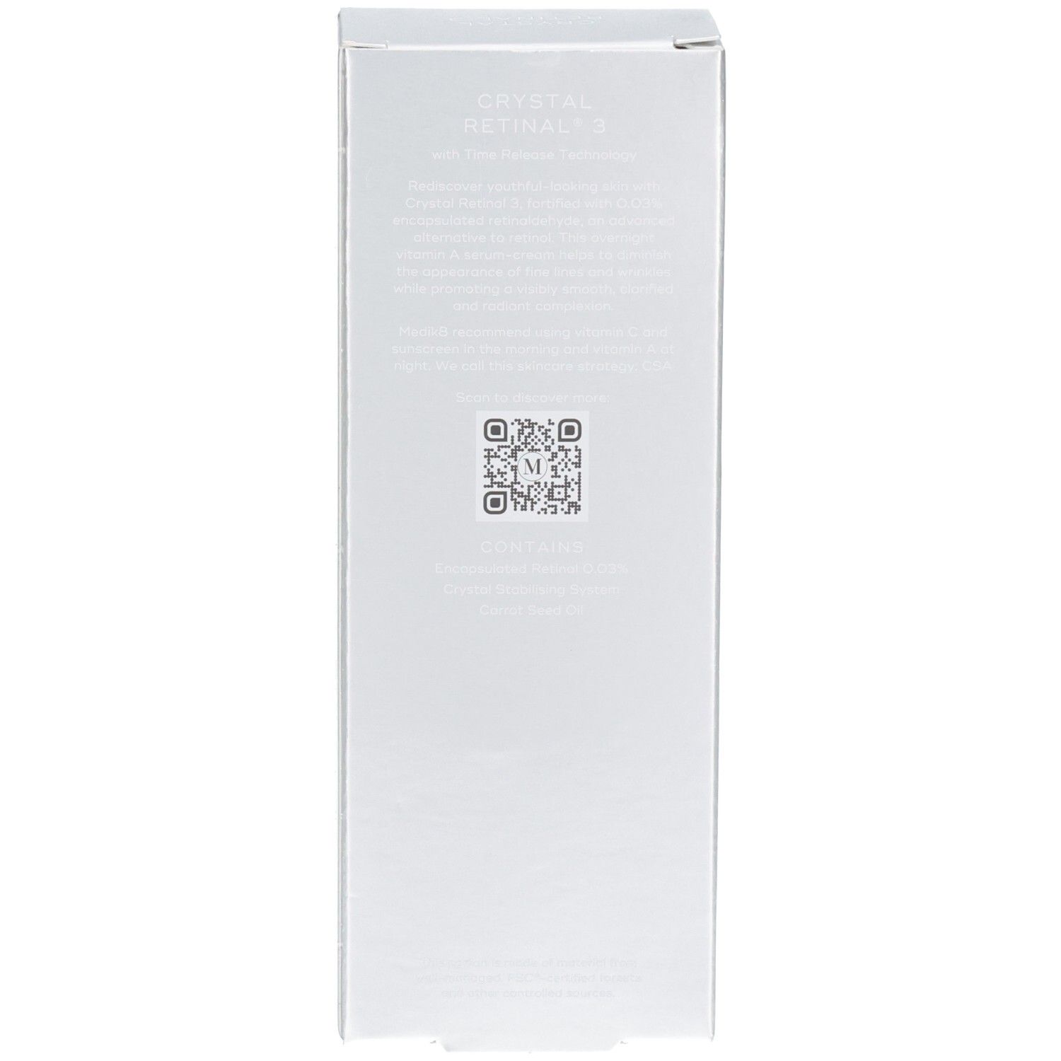 Seite der Medik8 Kristall-Retinol 3 Serum Verpackungsbox mit QR-Code.