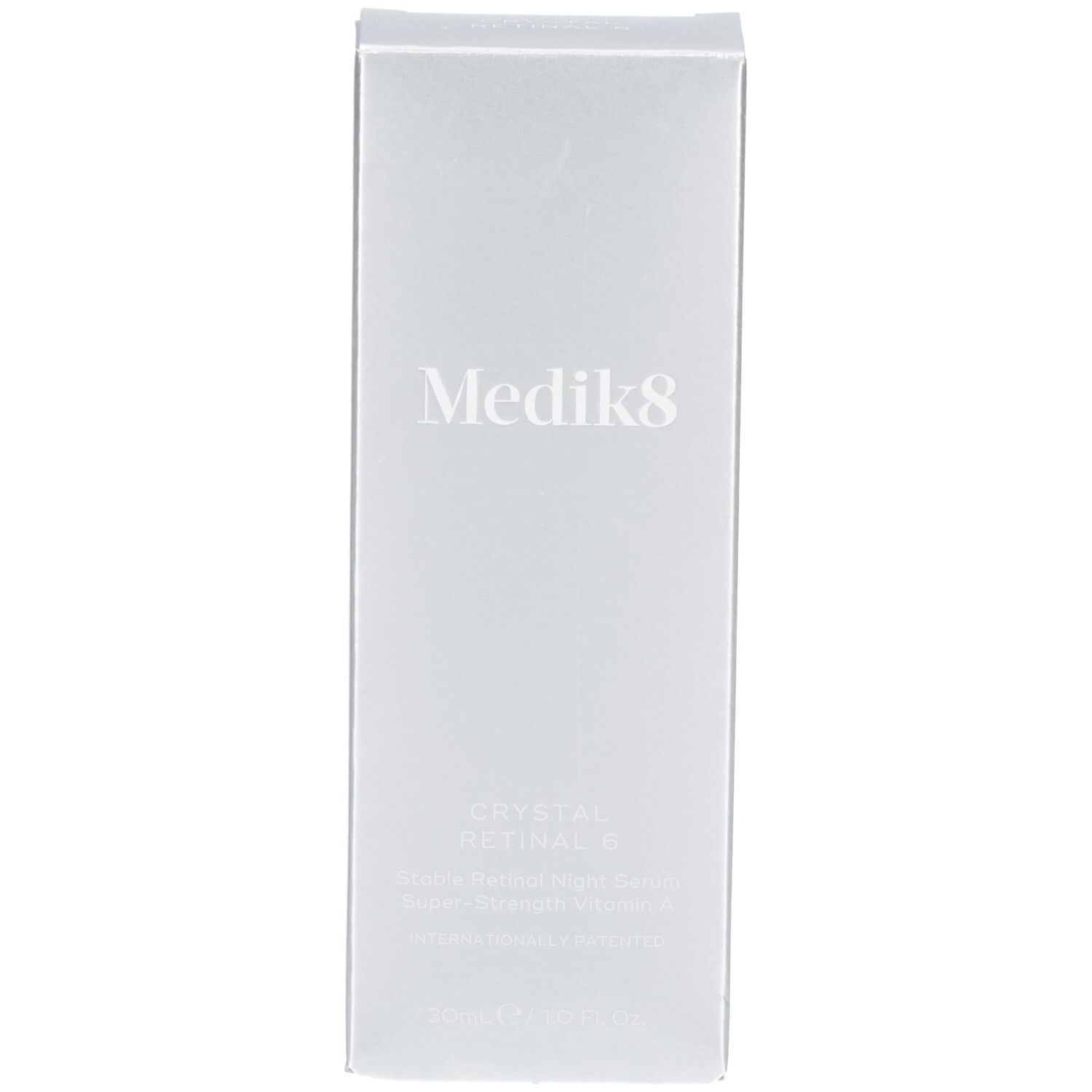 Vorderseite der Medik8 Kristall Retinal 6 Serum Produktverpackung.