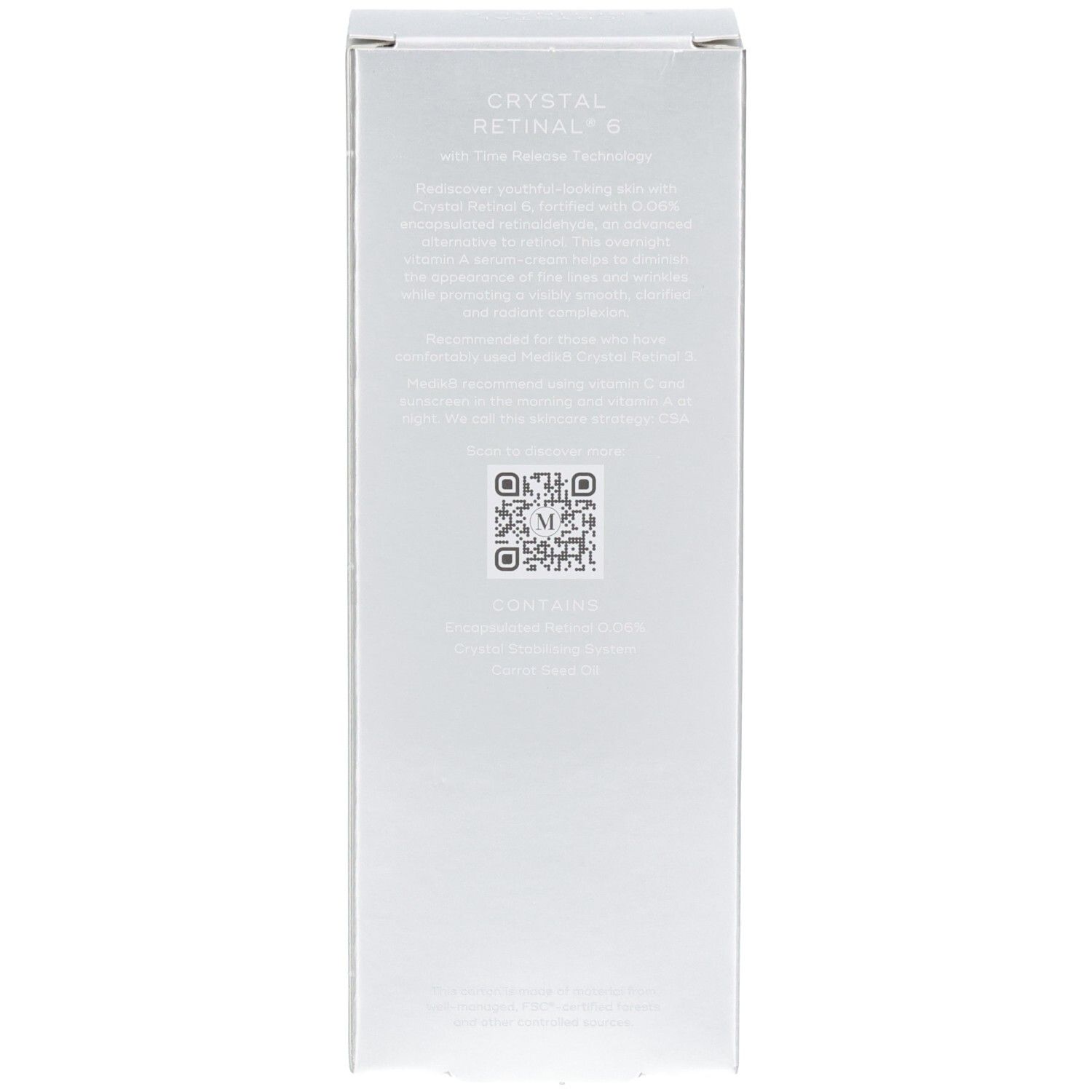 Seite der Medik8 Kristall Retinal 6 Serum Verpackung mit QR-Code und Produktbeschreibung.