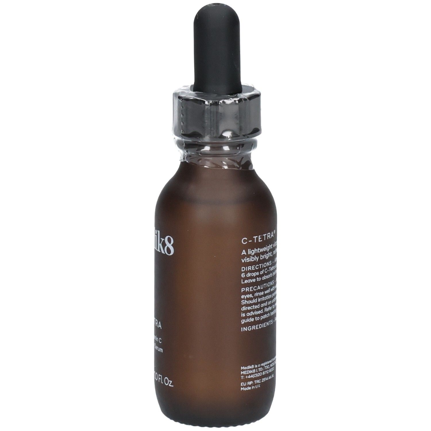 Medik8 C-Tetra Serum: Seitenansicht der Flasche mit Etikett und Pipettenverschluss.