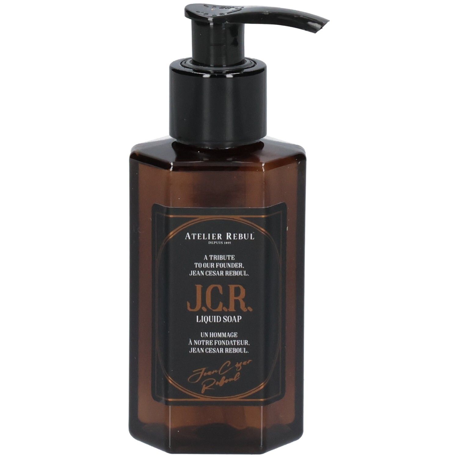 Braune Seifenflasche mit schwarzem Pumpkopf. Etikett mit Text: Atelier Rebul, J.C.R. Liquid Soap.