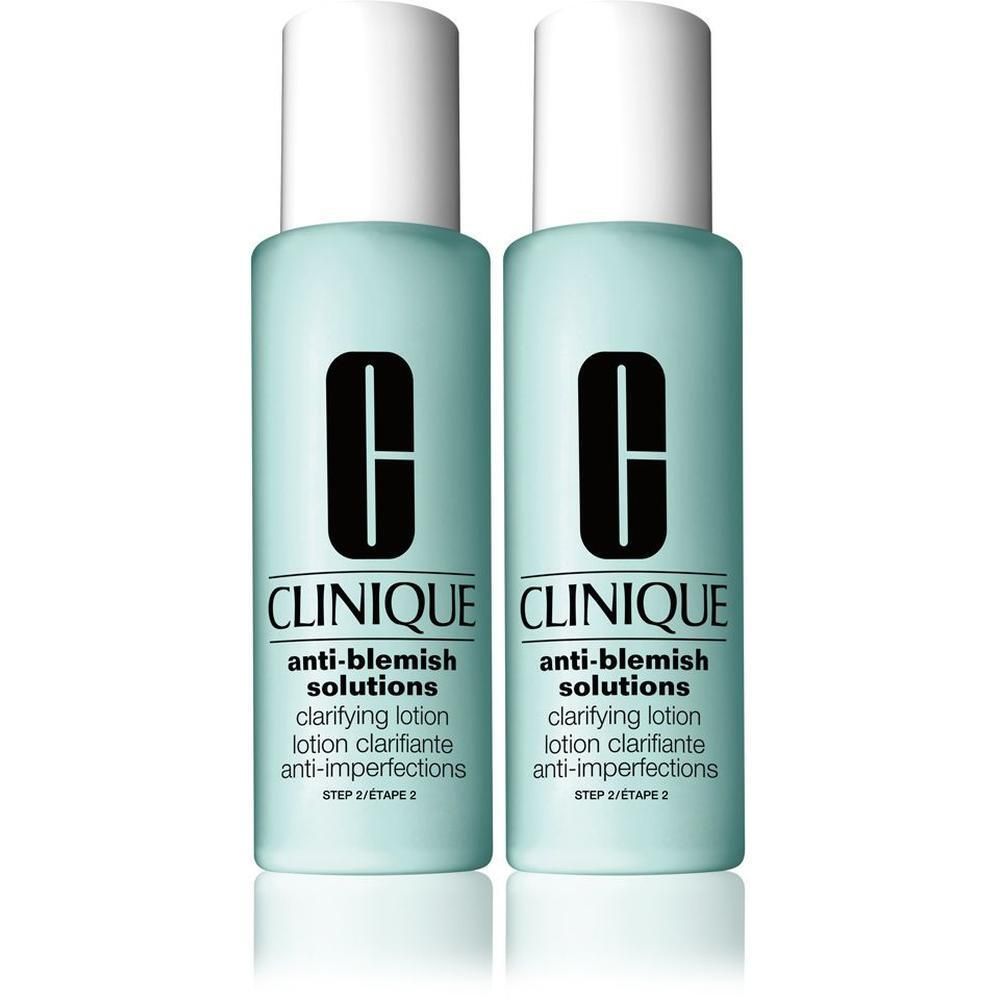 Zwei Flaschen mit weißem Deckel und türkisfarbener Flüssigkeit. Aufschrift: CLINIQUE Anti-Blemish Solutions Clarifying Lotion.