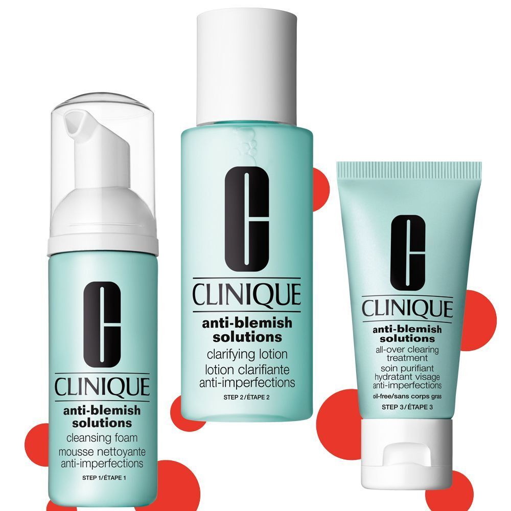 Drei Produkte: Reinigungsschaum, Lotion und Creme. Alle mit CLINIQUE Anti-Blemish Solutions Beschriftung.