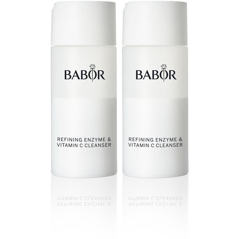 Zwei weiße Flaschen mit BABOR-Logo und Text: Refining Enzyme & Vitamin C Cleanser. Reflektion im Hintergrund.