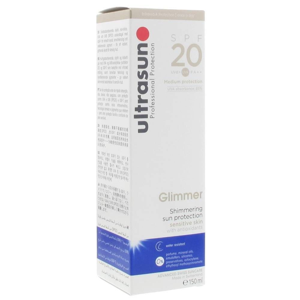 Weißer Karton mit "ultrasun Glimmer SPF 20". Text: Sonnenschutz für empfindliche Haut. Mit Antioxidantien. Wasserfest. 150ml.