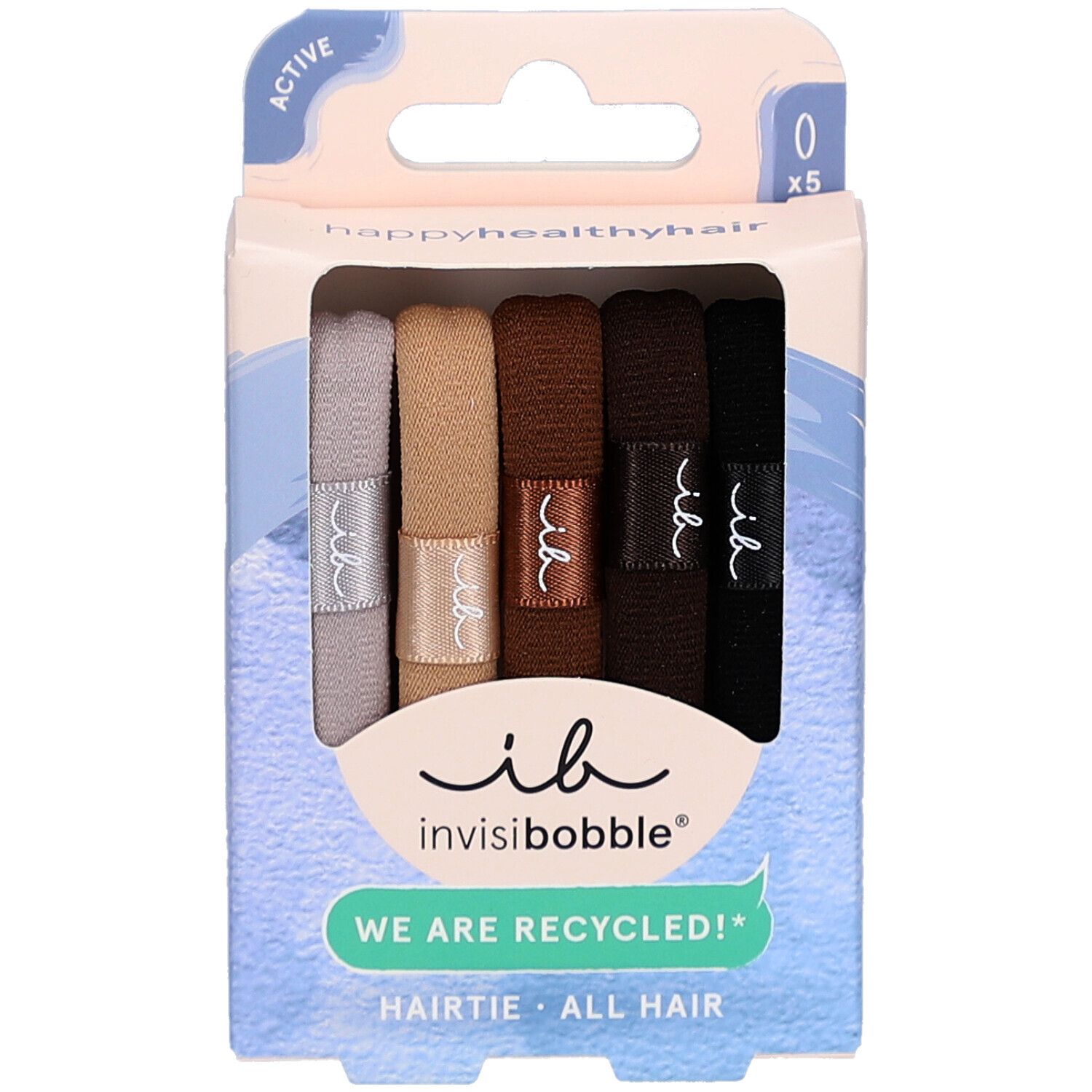 Packung mit fünf Haargummis in verschiedenen Brauntönen. Marke: Invisibobble. Aufschrift: "WE ARE RECYCLED!"