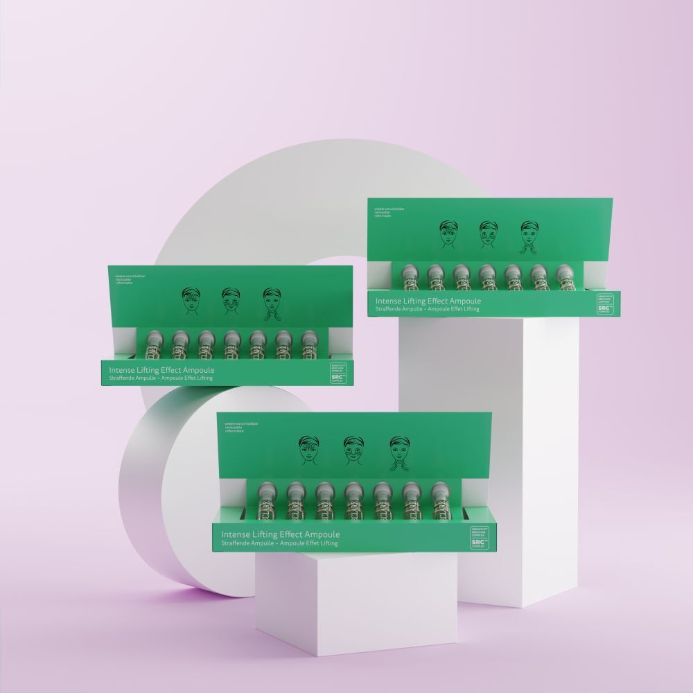 Drei grüne Schachteln mit Ampullen. Aufschrift: Intense Lifting Effect Ampoule. Auf rosa und weißem Hintergrund.