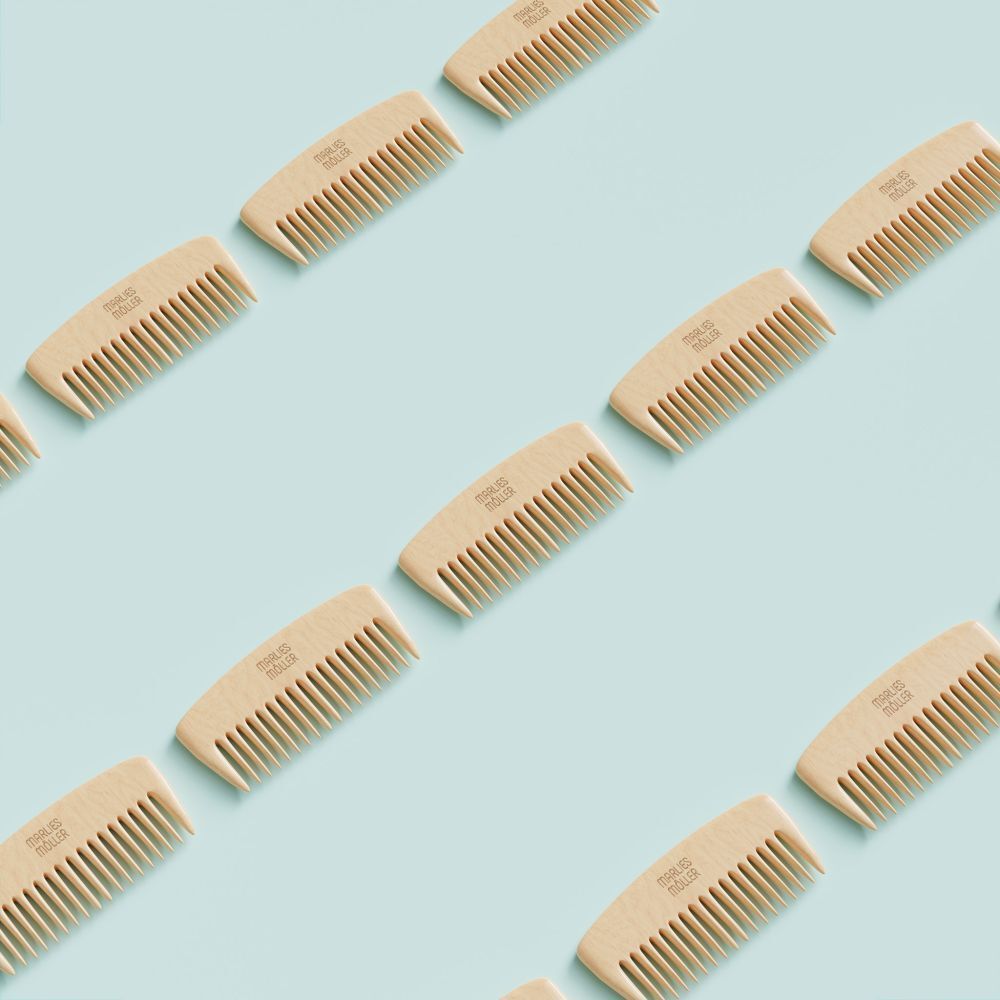 Seitenansicht der Produktverpackung. Text und Barcode sind sichtbar.