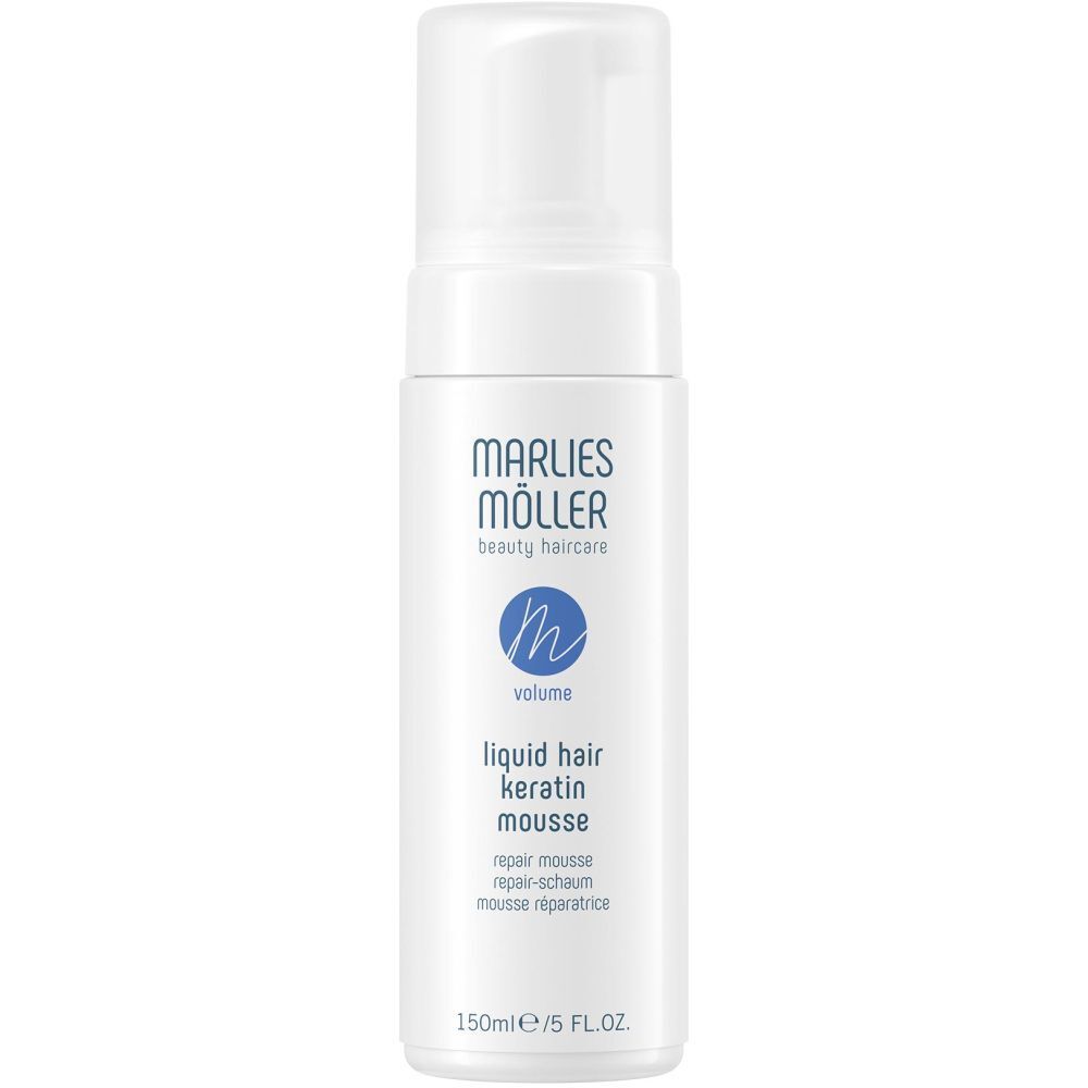 Weiße Flasche mit Sprühkopf. Aufschrift: Marlies Möller, beauty haircare, Volume, Liquid Hair Keratin Mousse. 150ml/5 FL.OZ.