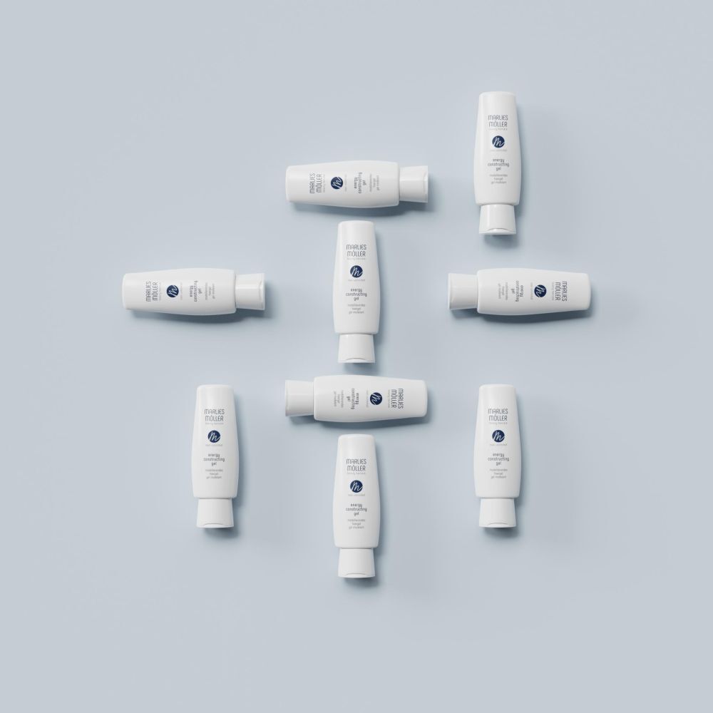 Mehrere weiße Haargel-Fläschchen. Marke Marlies Möller. Text: energy constructing gel. Auf blauem Hintergrund.
