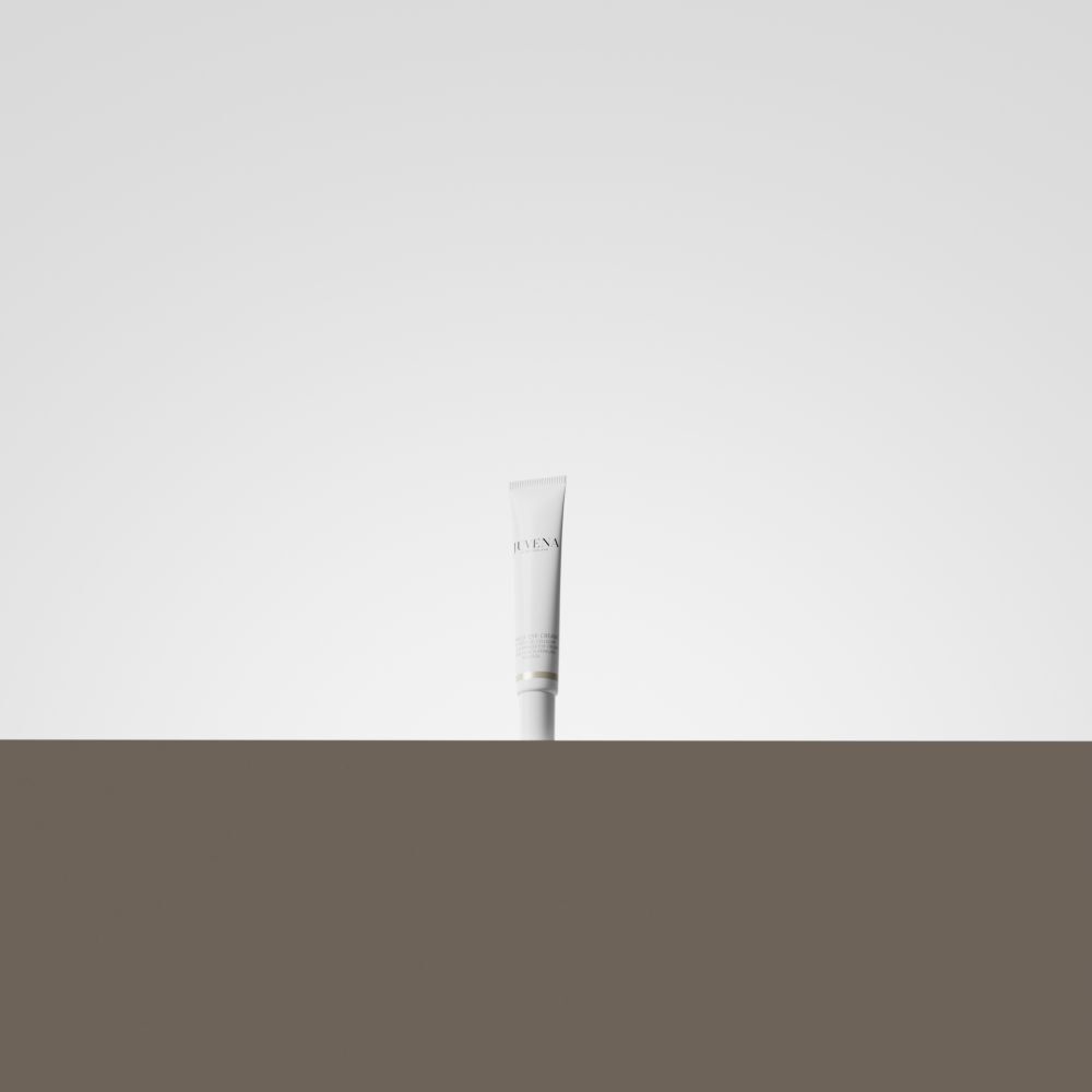 Weiße Tube auf hellem Hintergrund. Aufschrift nicht lesbar.