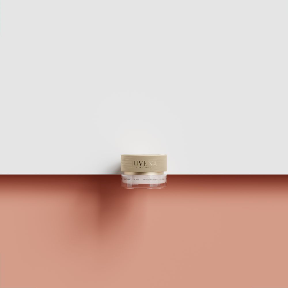 Kleiner Tiegel mit goldfarbenem Deckel. Aufschrift: JUVENA. Produktbezeichnung: Juvenance Epigen.