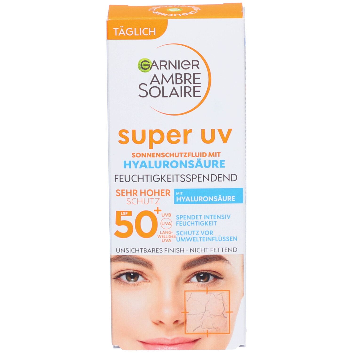 Verpackung Garnier Ambre Solaire Super UV Sonnenschutz-Fluid. Text: 50+ SPF, Hyaluronsäure, feuchtigkeitsspendend.