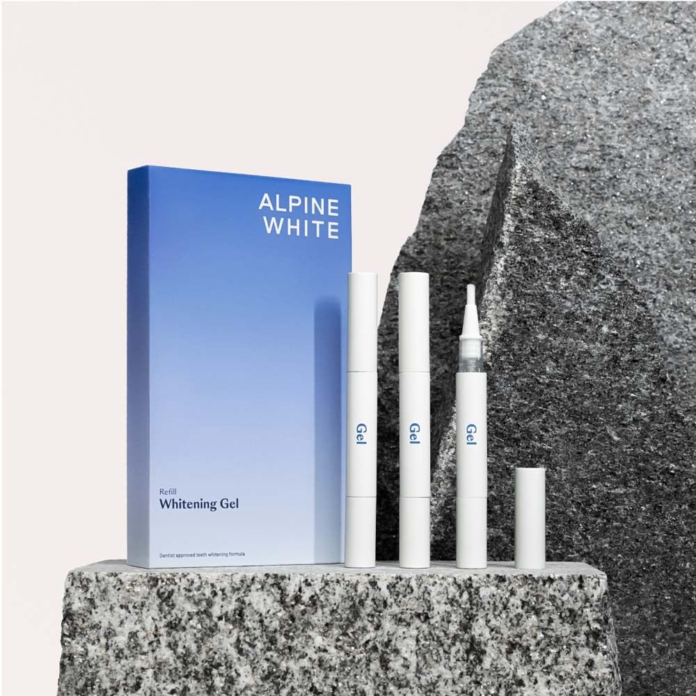 Produktverpackung mit Gel-Stiften, vor einem Felsen platziert.