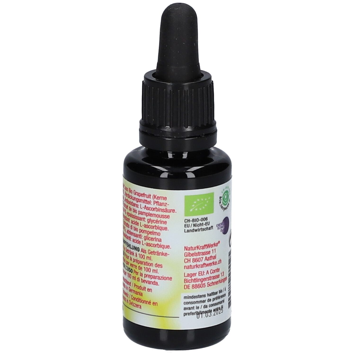 Braune Glasflasche mit schwarzem Tropfer. Bio-Zertifizierung. Text: Inhaltsstoffe, Herstelleradresse, Mindesthaltbarkeit.