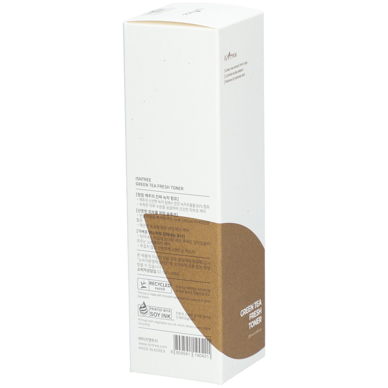 Weiße Verpackung mit braunem Akzent. Aufschrift: Green Tea Fresh Toner. Marke: Isntree.