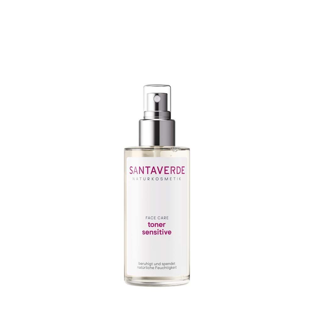Klarflüssiges Produkt in einer Sprühflasche. Aufschrift: SANTAVERDE, FACE CARE, toner sensitive.