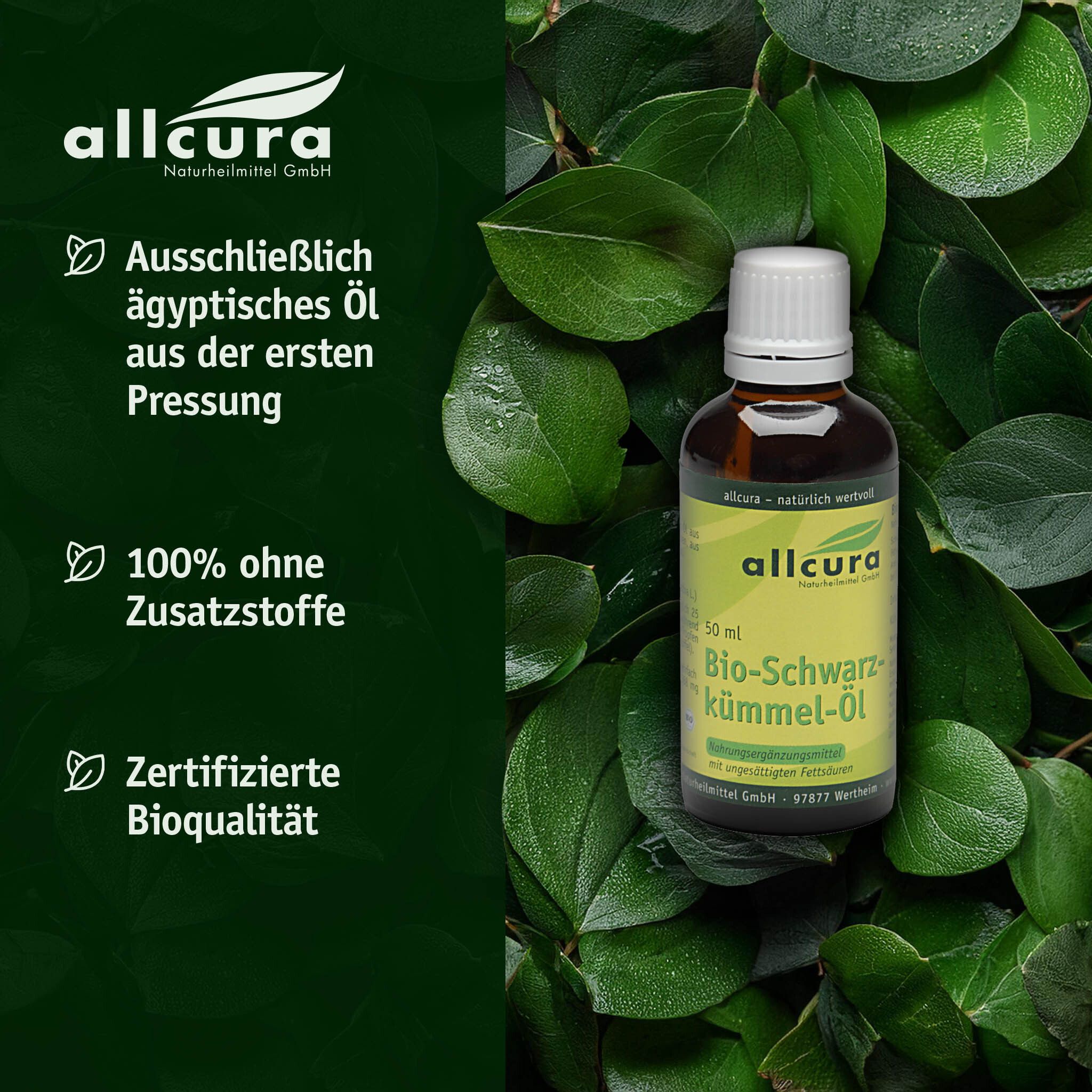 Braune Flasche Bio-Schwarzkümmelöl vor grünem Hintergrund. Text: Ägyptisches Öl, ohne Zusätze, Bioqualität.