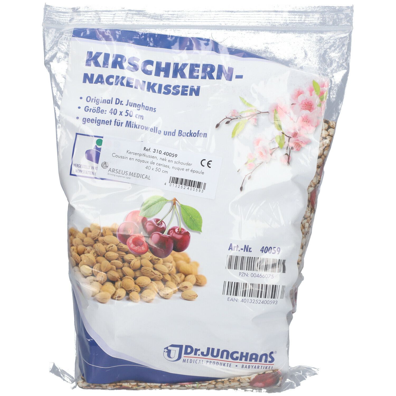 Kirschkern-Nackenkissen in Plastikverpackung. Größe 40 x 50 cm. Text: Original Dr. Junghans. Mit Kirschen-Motiv und CE-Zeichen.