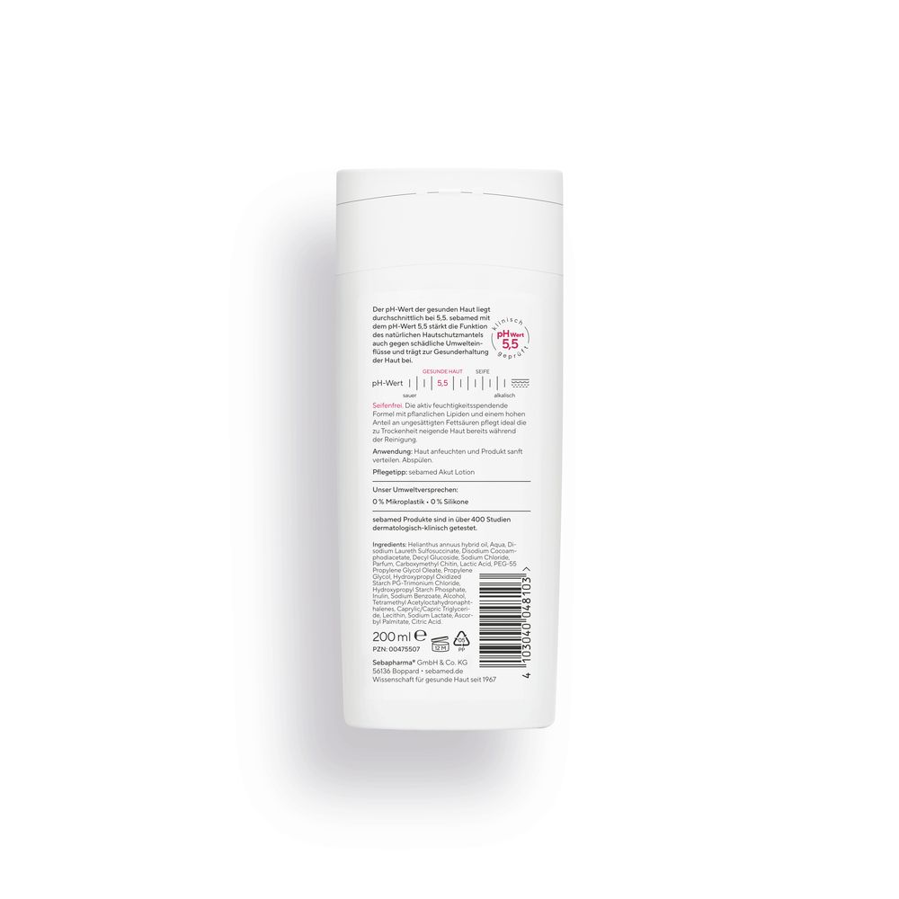 Rückseite der weißen Flasche sebamed® Dusch-Creme. Textinformationen, pH-Wert 5,5, Inhaltsstoffe und Hersteller.
