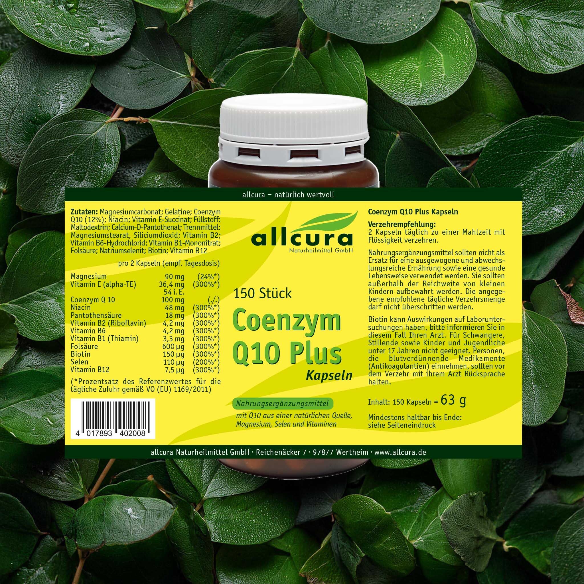 Etikett mit Text: allcura, Coenzym Q10 Plus Kapseln, 150 Stück. Hintergrund: grüne Blätter.