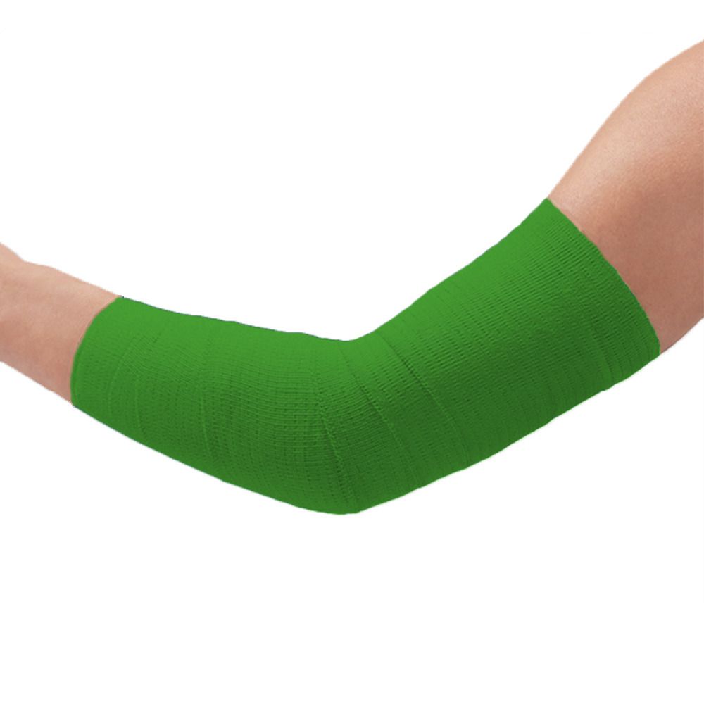 Grüne elastische Binde um einen Arm gewickelt. Bandage am Ellbogen. 