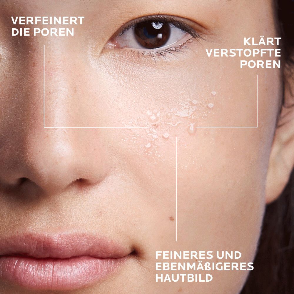 Gesicht mit hervorgehobenen Bereichen. Beschriftungen: Poren verfeinern, verstopfte Poren klären, ebenmäßigeres Hautbild.
