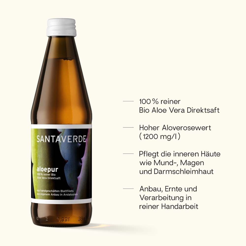 Braune Flasche mit weißem Deckel. Text: 100% reiner Bio Aloe Vera Direktsaft. SANTAVERDE aloe pur.