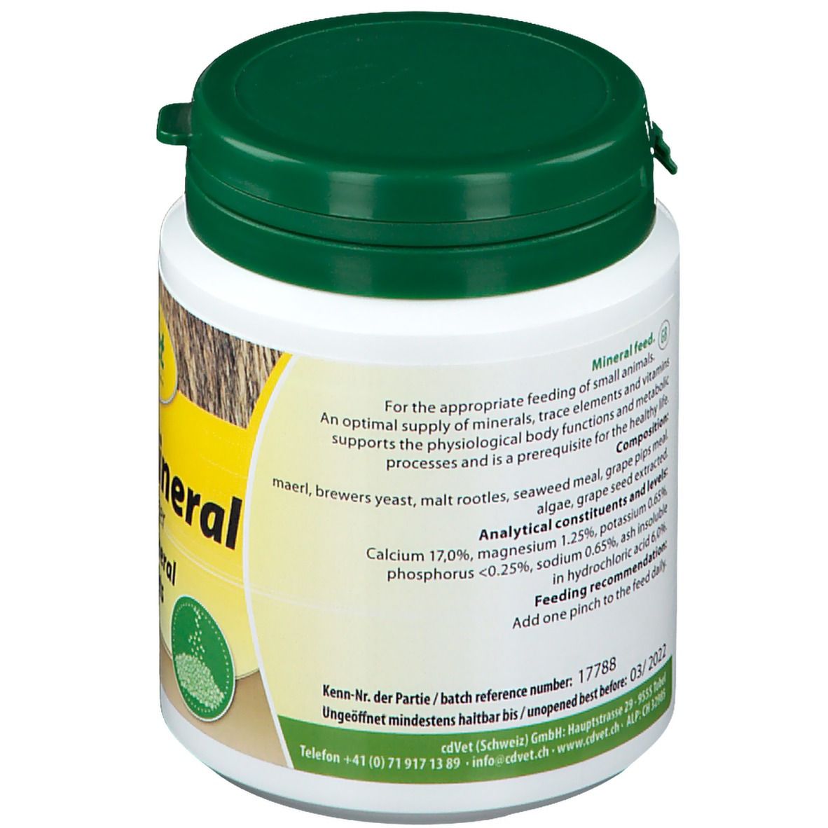 Weiße Dose mit grünem Deckel. Rückseite mit Text über Mineralfutter für Kleintiere. Inhaltsstoffe und Analyse.