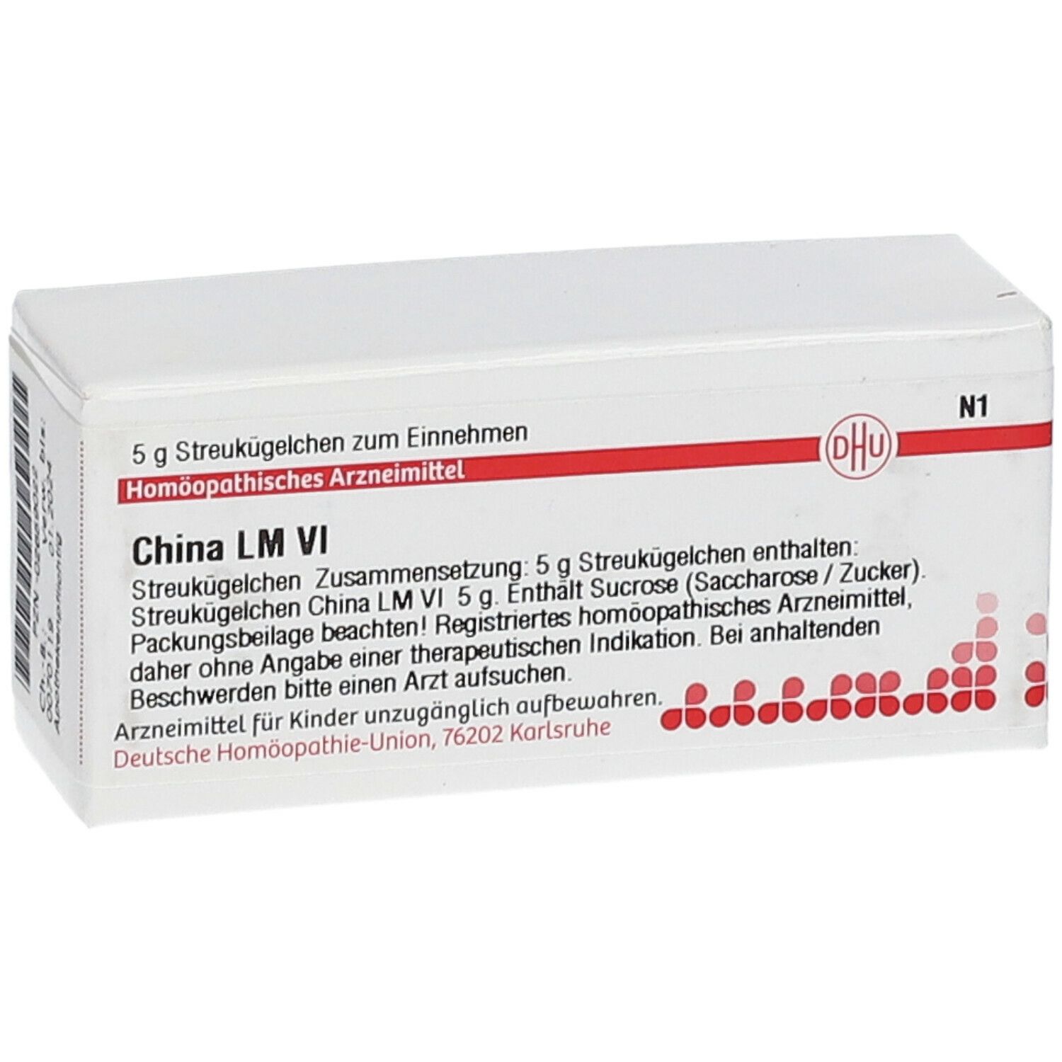 Weiße Faltschachtel mit roter Schrift und DHU-Logo. Beschriftung: China LM VI, 5 g Streukügelchen. Rote Punkte am unteren Rand.