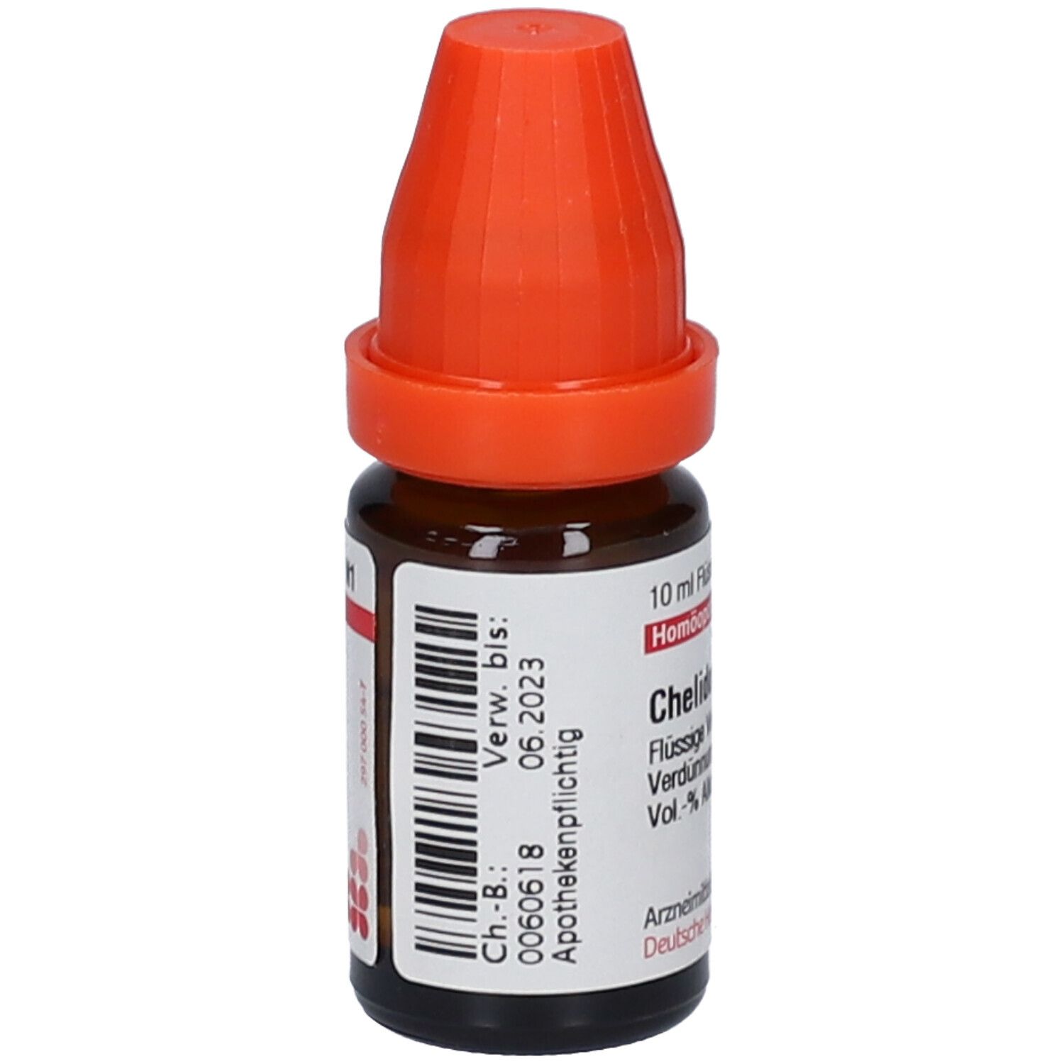Braune Glasflasche mit orangefarbenem Verschluss. Etikett mit Produktinformationen und Chargennummer. Chelidonium LM VI, 10 ml.