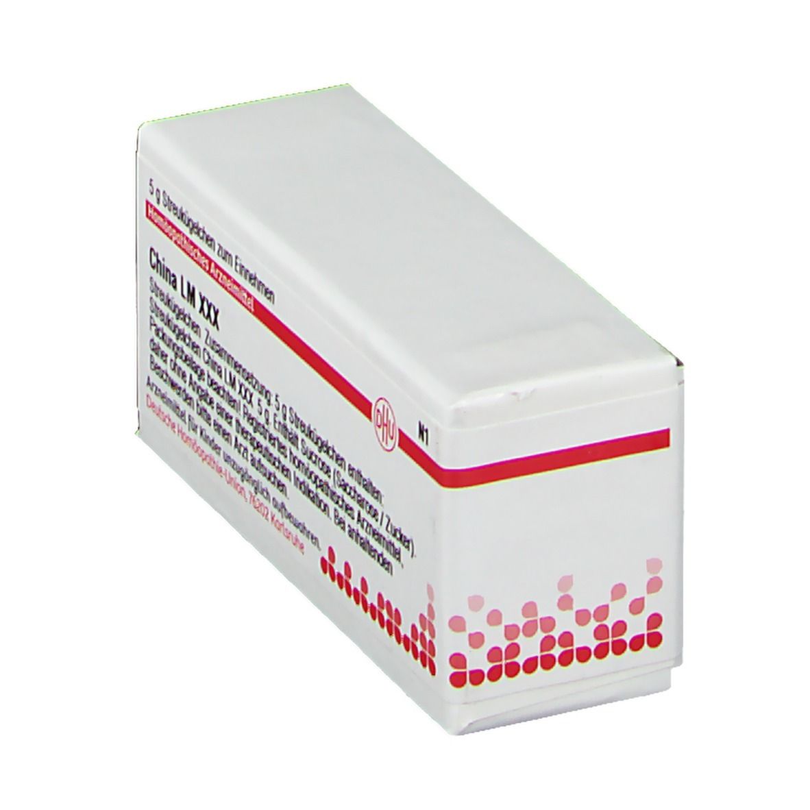 Schachtel mit roter Schrift und Logo. Aufschrift: China LM XXX, 5 g Streukügelchen. Homöopathisches Arzneimittel. Perspektivische Ansicht.